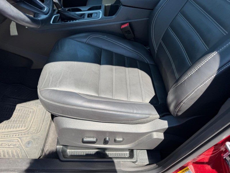 Ford Escape Vehicle Full-screen Gallery Image 22