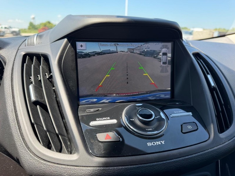 Ford Escape Vehicle Full-screen Gallery Image 24