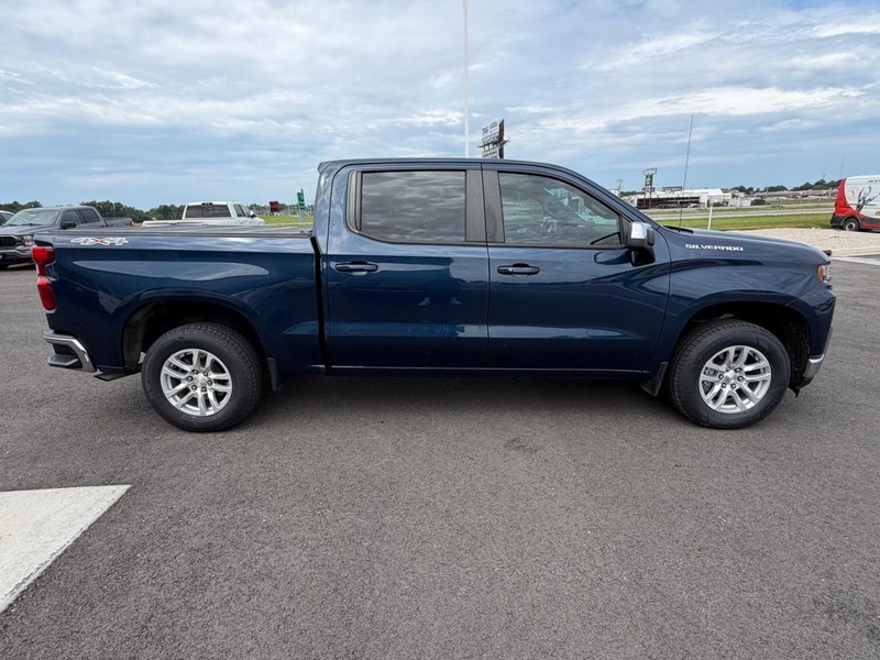 Chevrolet Silverado 1500 Vehicle Full-screen Gallery Image 04