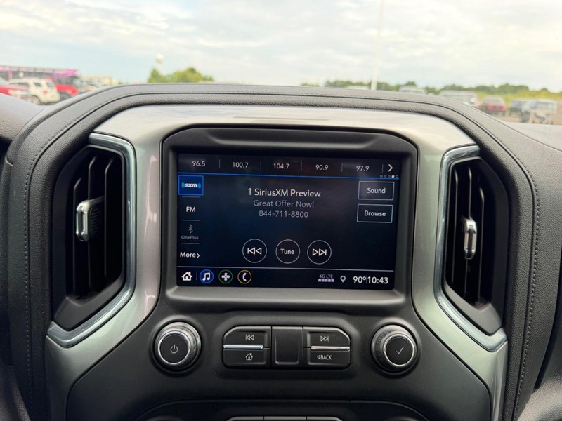 Chevrolet Silverado 1500 Vehicle Full-screen Gallery Image 14