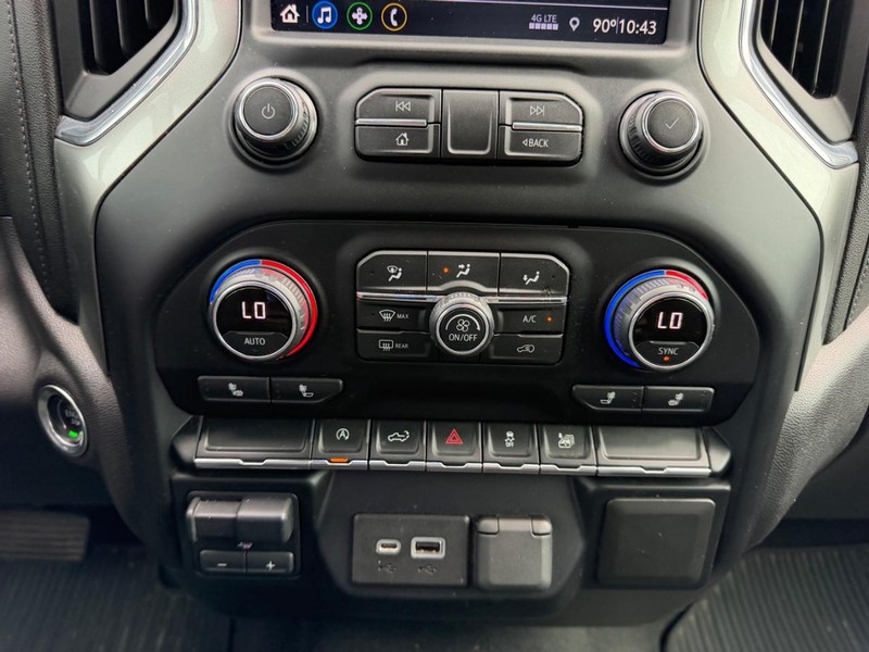 Chevrolet Silverado 1500 Vehicle Full-screen Gallery Image 15