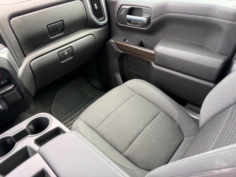 Chevrolet Silverado 1500 Vehicle Full-screen Gallery Image 16