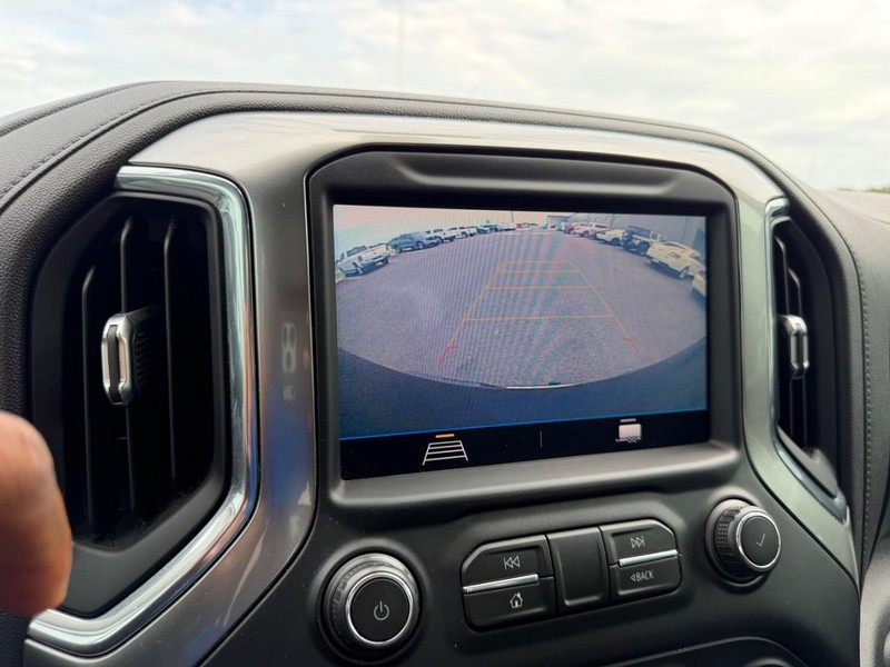 Chevrolet Silverado 1500 Vehicle Full-screen Gallery Image 20