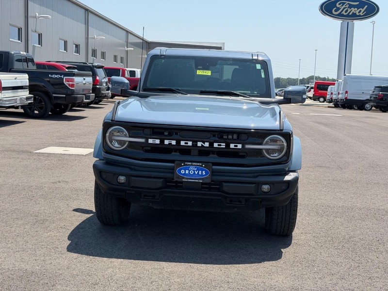 Ford Bronco Vehicle Full-screen Gallery Image 02