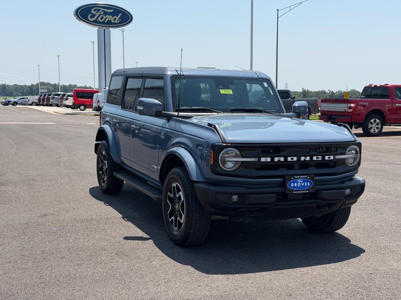 Ford Bronco Vehicle Full-screen Gallery Image 03