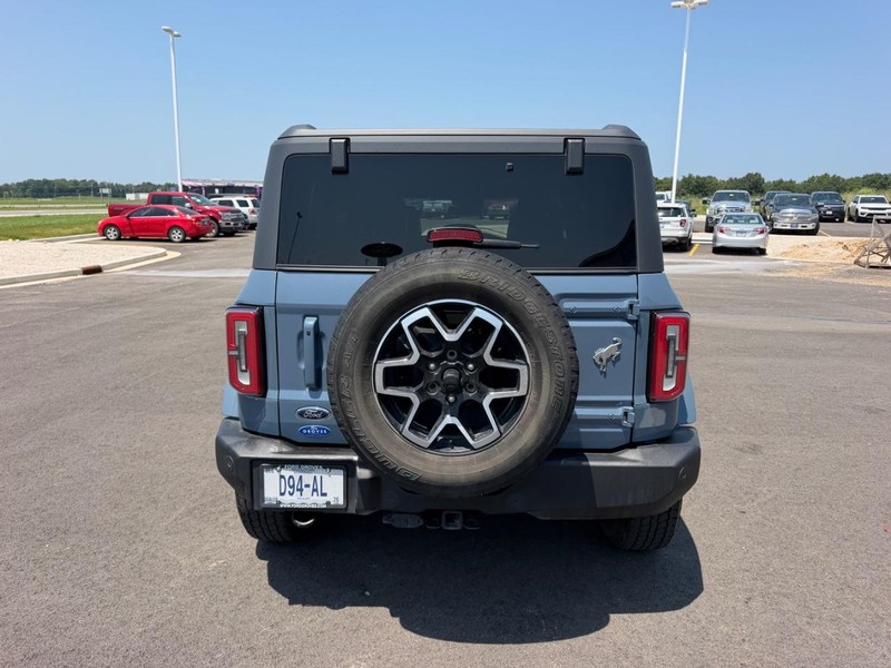 Ford Bronco Vehicle Full-screen Gallery Image 06