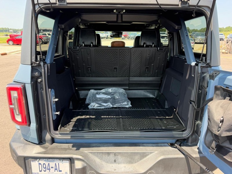 Ford Bronco Vehicle Full-screen Gallery Image 07
