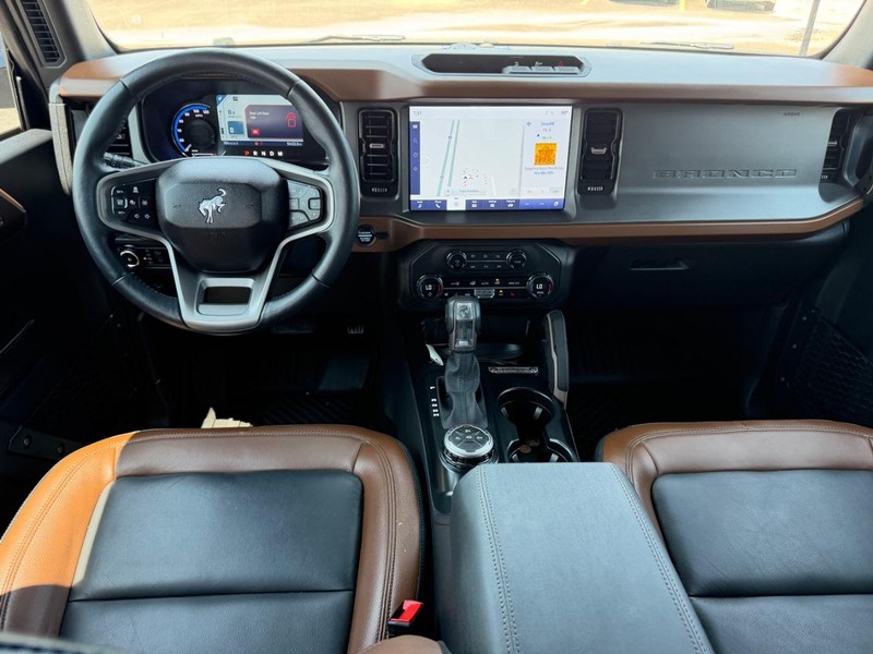 Ford Bronco Vehicle Full-screen Gallery Image 10