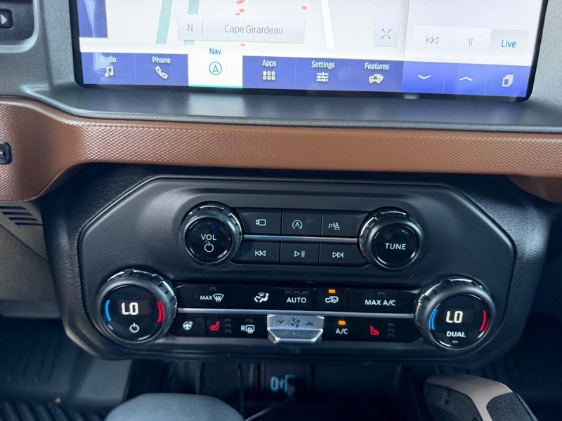 Ford Bronco Vehicle Full-screen Gallery Image 15