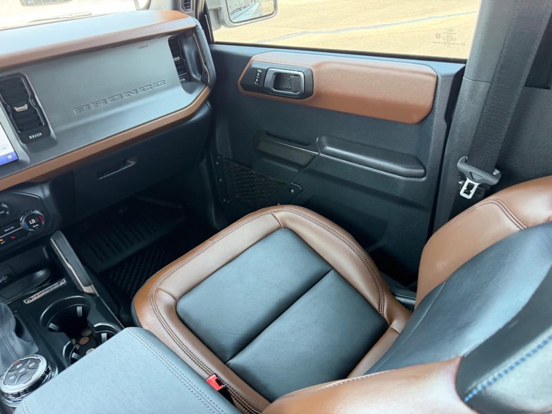 Ford Bronco Vehicle Full-screen Gallery Image 17