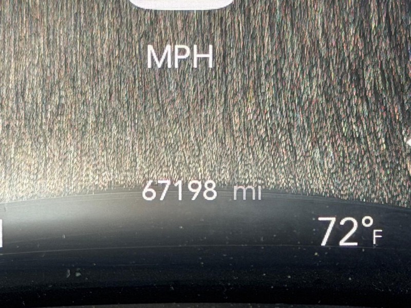 Chrysler Pacifica Vehicle Full-screen Gallery Image 24