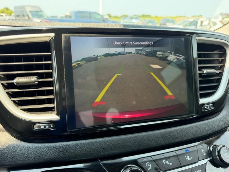 Chrysler Pacifica Vehicle Full-screen Gallery Image 25