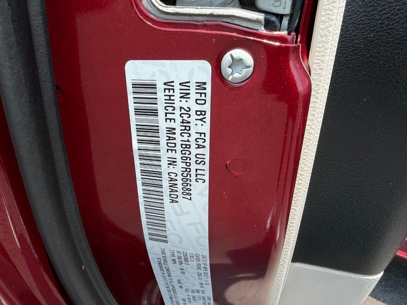 Chrysler Pacifica Vehicle Full-screen Gallery Image 26
