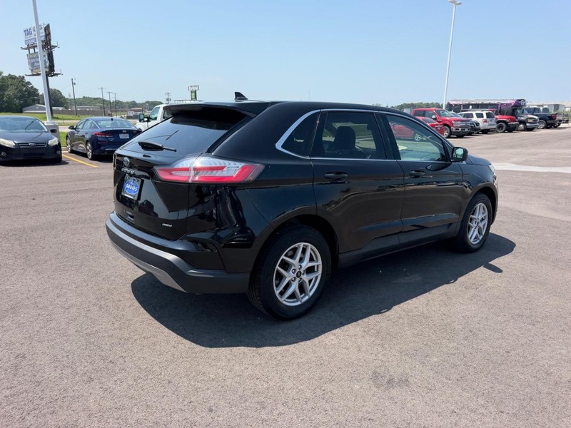 Ford Edge Vehicle Full-screen Gallery Image 05
