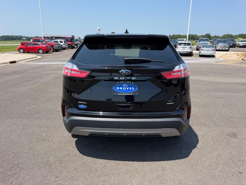 Ford Edge Vehicle Full-screen Gallery Image 06