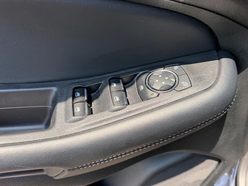 Ford Edge Vehicle Full-screen Gallery Image 18