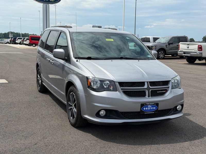 Dodge Grand Caravan Vehicle Full-screen Gallery Image 03