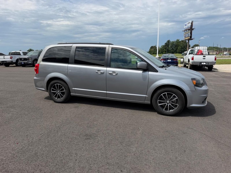 Dodge Grand Caravan Vehicle Full-screen Gallery Image 04