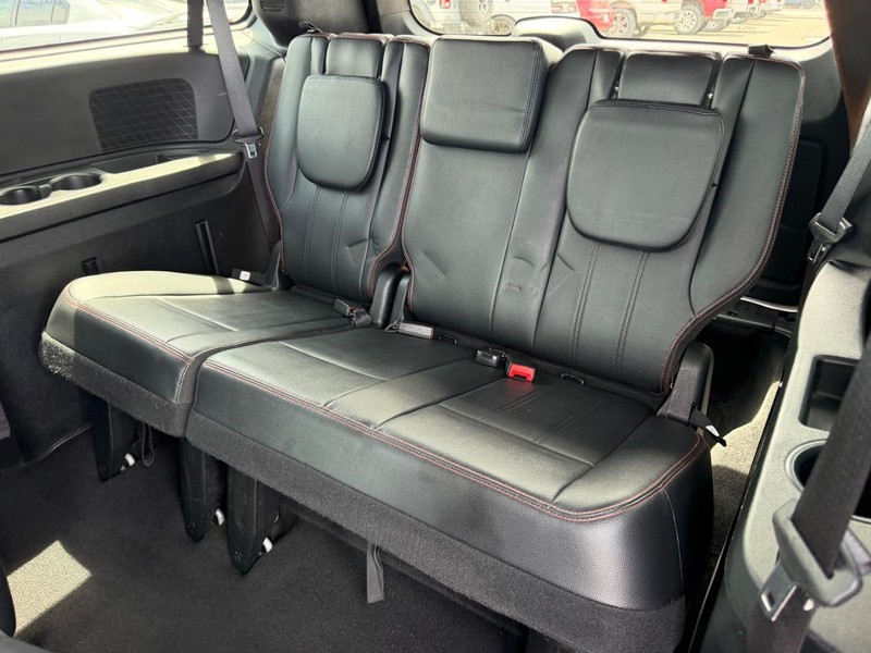 Dodge Grand Caravan Vehicle Full-screen Gallery Image 10