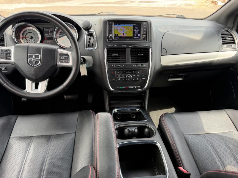 Dodge Grand Caravan Vehicle Full-screen Gallery Image 13