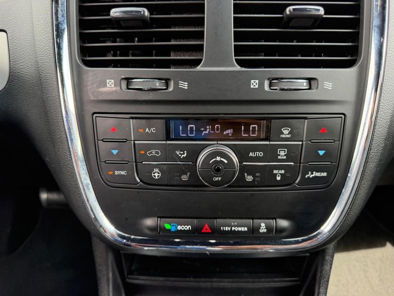 Dodge Grand Caravan Vehicle Full-screen Gallery Image 18