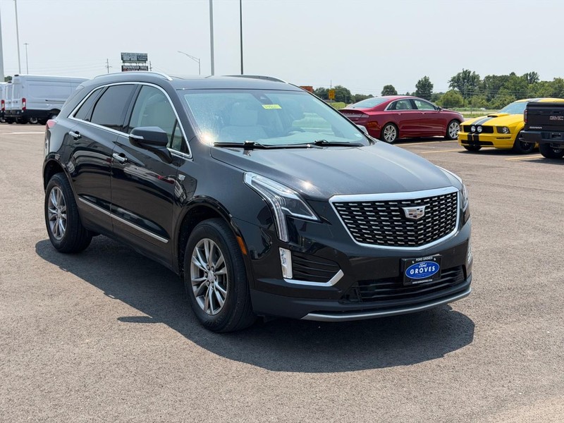 Cadillac XT5 Vehicle Full-screen Gallery Image 03