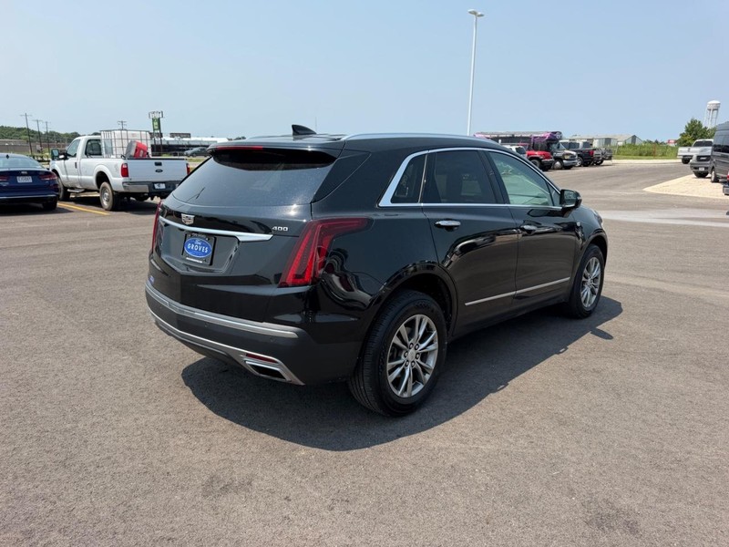 Cadillac XT5 Vehicle Full-screen Gallery Image 05
