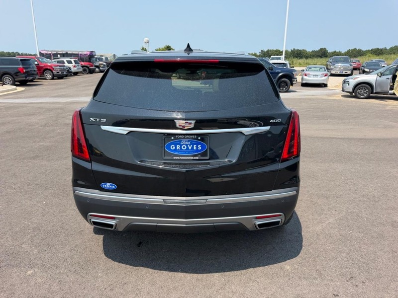Cadillac XT5 Vehicle Full-screen Gallery Image 06