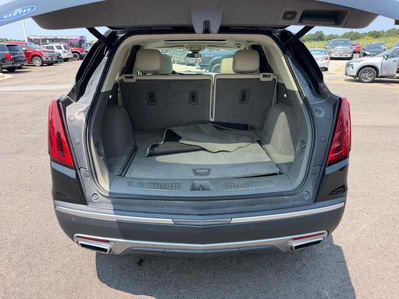 Cadillac XT5 Vehicle Full-screen Gallery Image 07