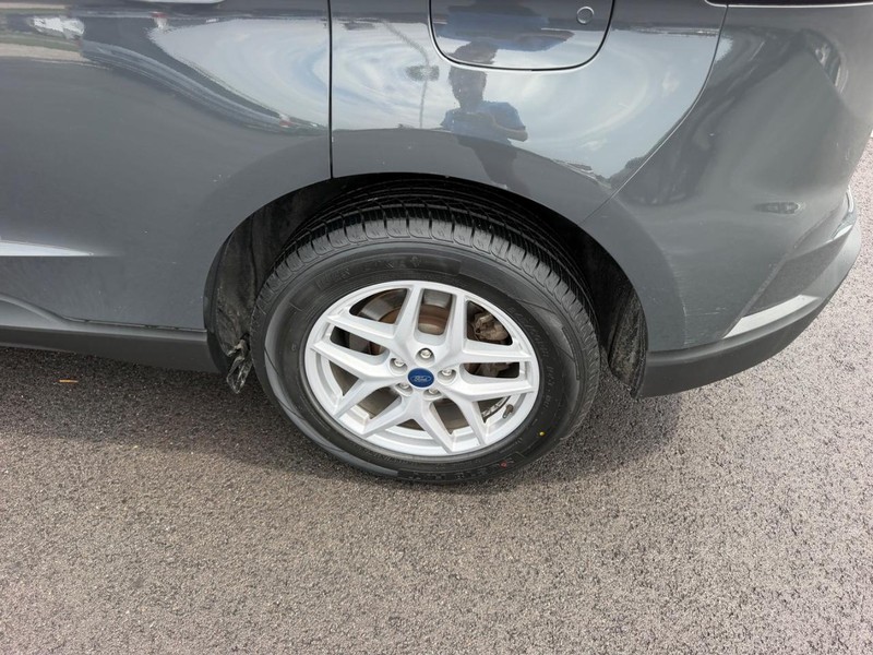 Ford Edge Vehicle Full-screen Gallery Image 09