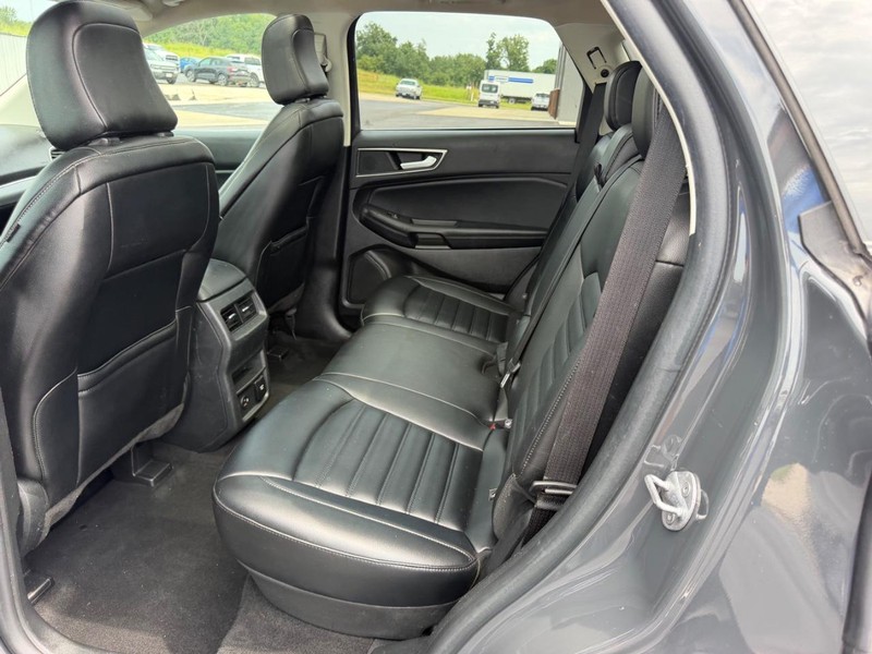 Ford Edge Vehicle Full-screen Gallery Image 10