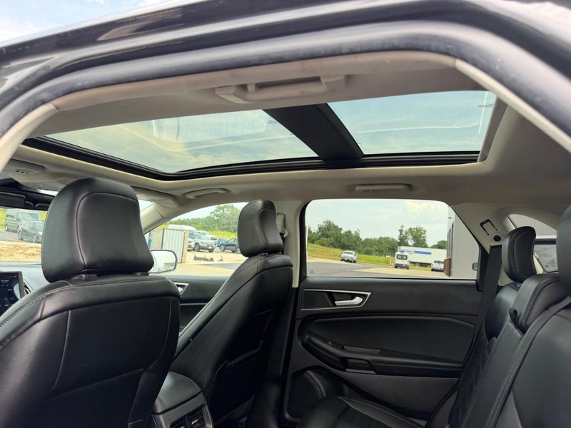 Ford Edge Vehicle Full-screen Gallery Image 11