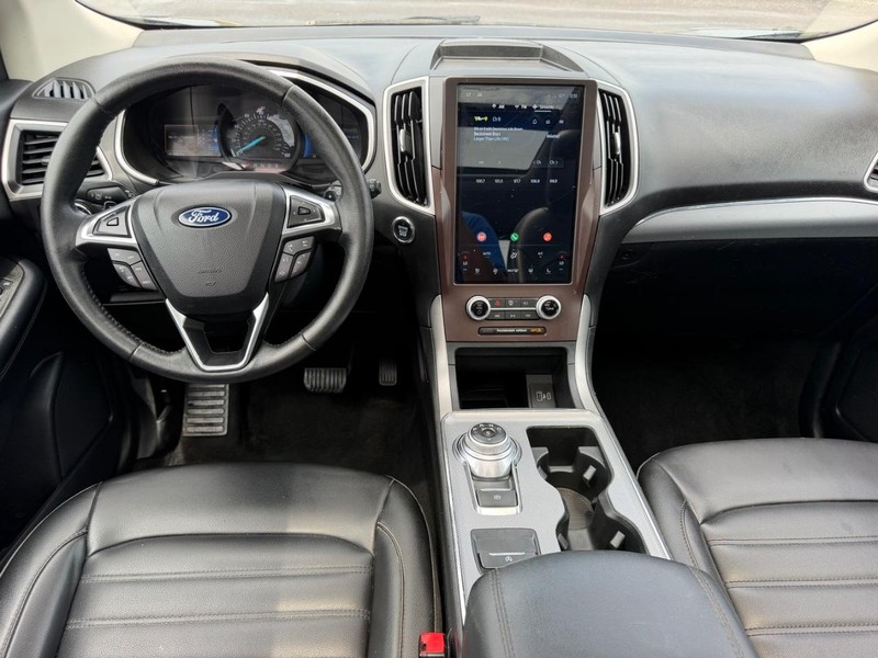 Ford Edge Vehicle Full-screen Gallery Image 12