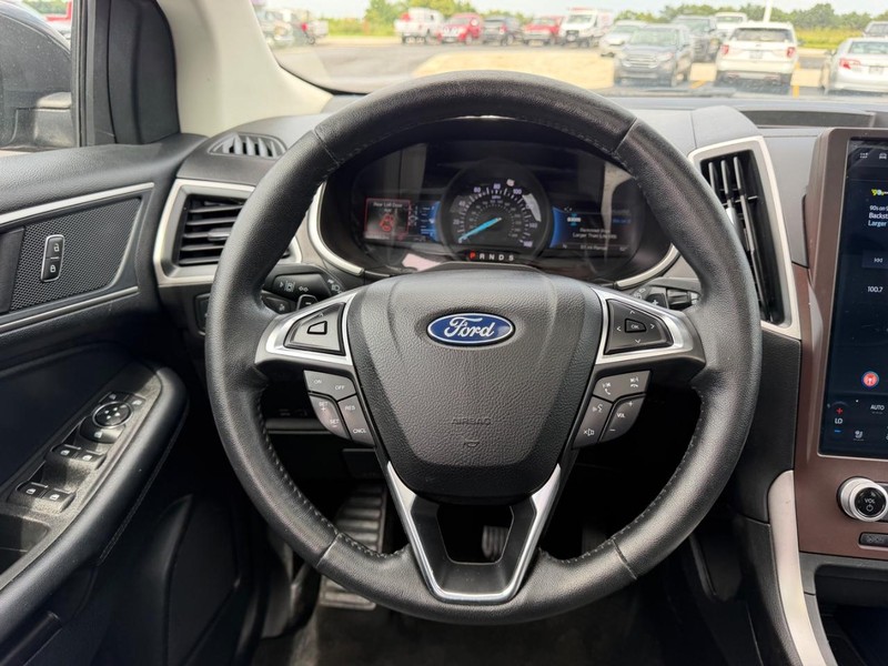 Ford Edge Vehicle Full-screen Gallery Image 13