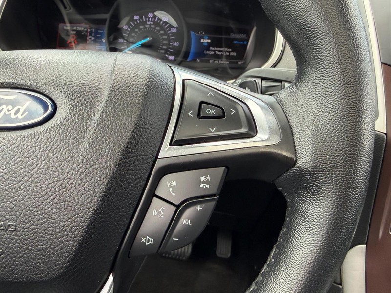 Ford Edge Vehicle Full-screen Gallery Image 15