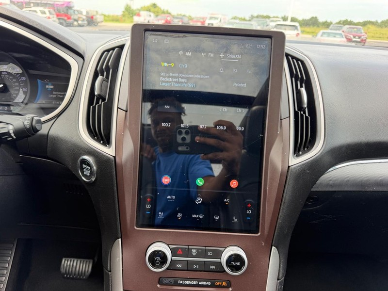 Ford Edge Vehicle Full-screen Gallery Image 16