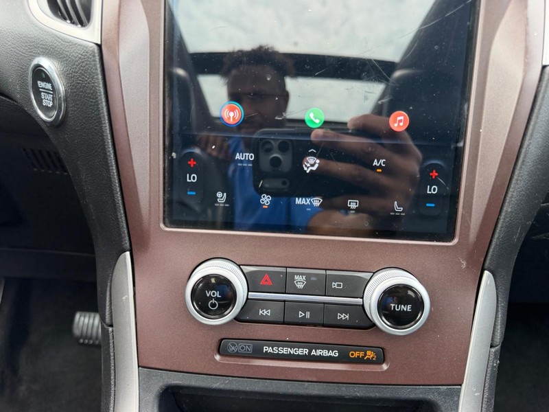 Ford Edge Vehicle Full-screen Gallery Image 17
