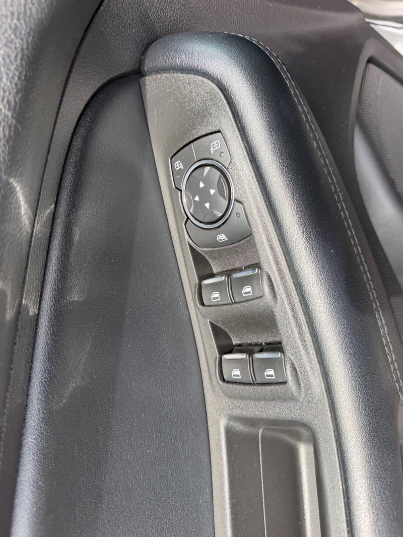 Ford Edge Vehicle Full-screen Gallery Image 20