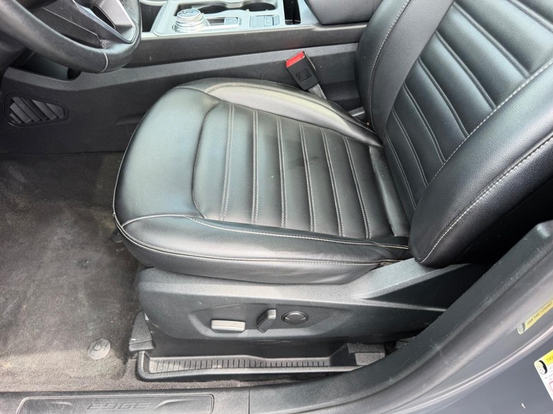 Ford Edge Vehicle Full-screen Gallery Image 21