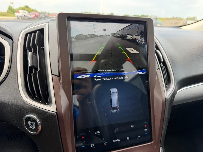 Ford Edge Vehicle Full-screen Gallery Image 23