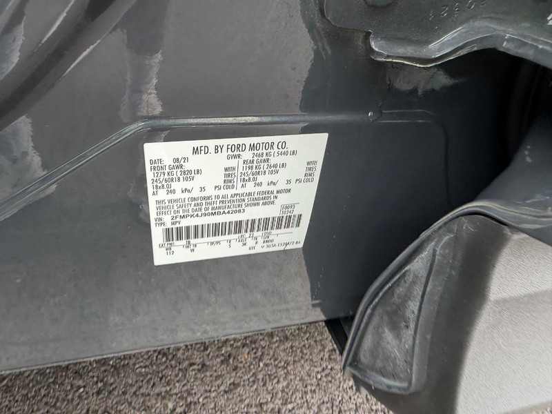 Ford Edge Vehicle Full-screen Gallery Image 24