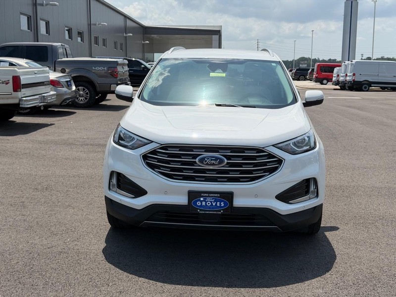 Ford Edge Vehicle Full-screen Gallery Image 02