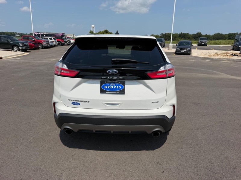 Ford Edge Vehicle Full-screen Gallery Image 06