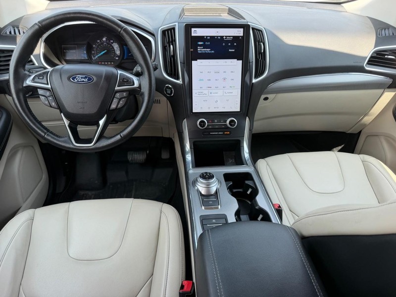 Ford Edge Vehicle Full-screen Gallery Image 11
