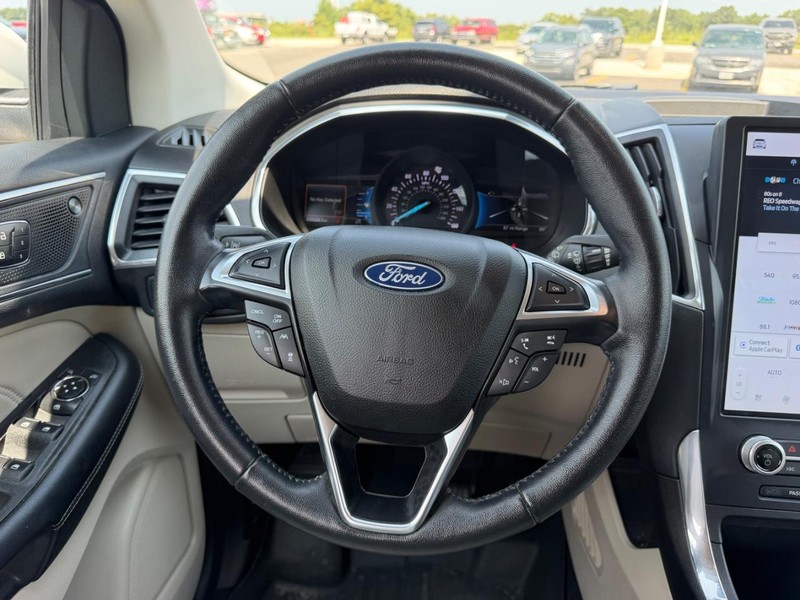 Ford Edge Vehicle Full-screen Gallery Image 12