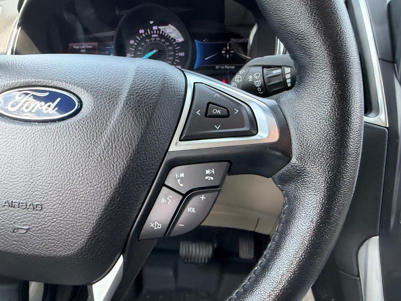 Ford Edge Vehicle Full-screen Gallery Image 14