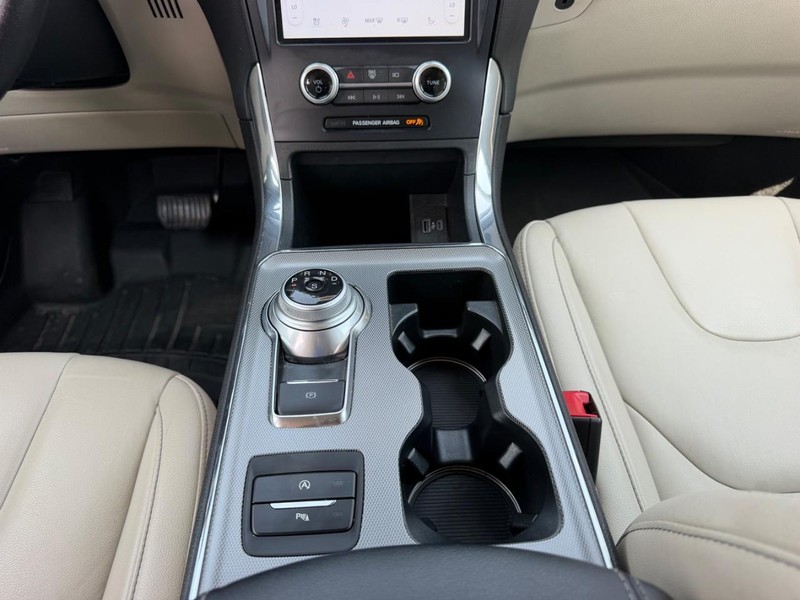 Ford Edge Vehicle Full-screen Gallery Image 17