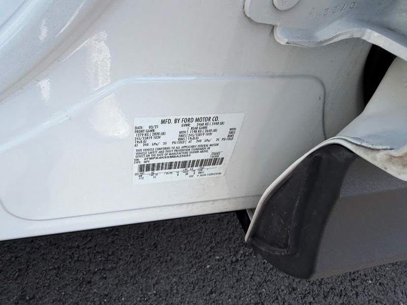 Ford Edge Vehicle Full-screen Gallery Image 24