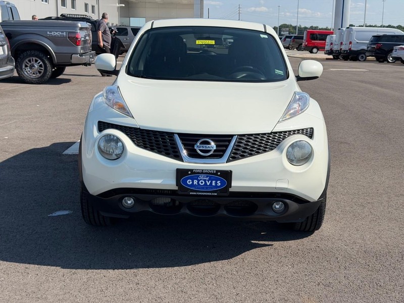 Nissan Juke Vehicle Full-screen Gallery Image 02