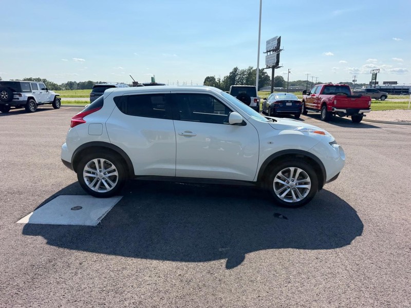 Nissan Juke Vehicle Full-screen Gallery Image 04